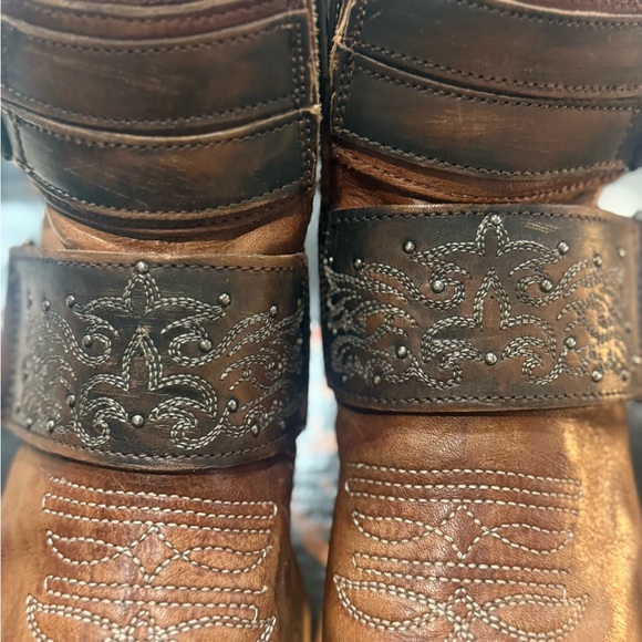 Freebird Brown Leather Ankle Boots with Intricate Detailing - Picture 3 of 7